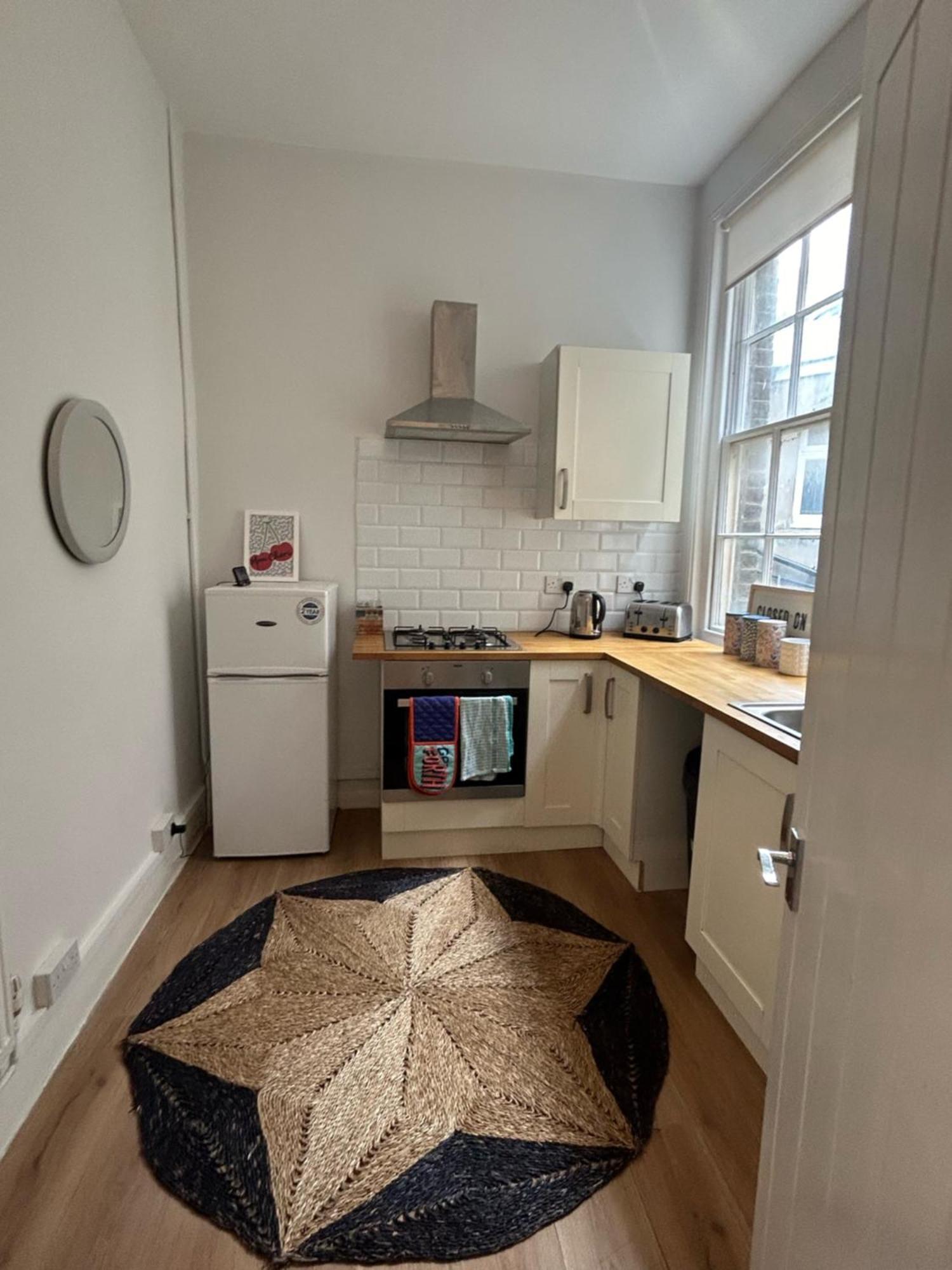 Bright In The Heart Of St Leonards Apartment